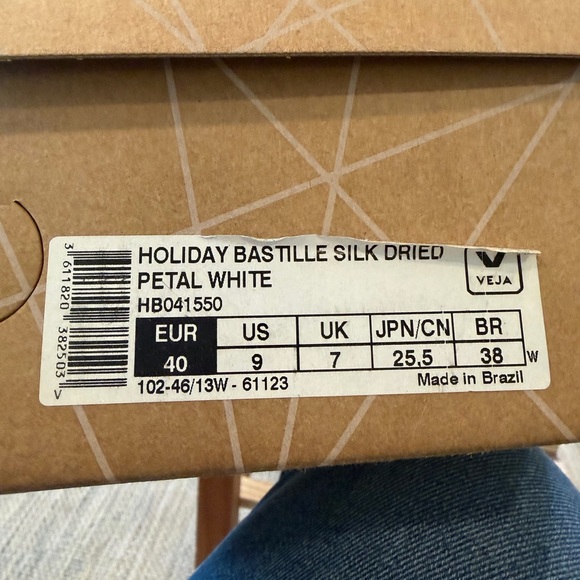 Veja Bastille - Holiday Silk Sneakers - Women's 9 - With Box - Picture 10 of 10